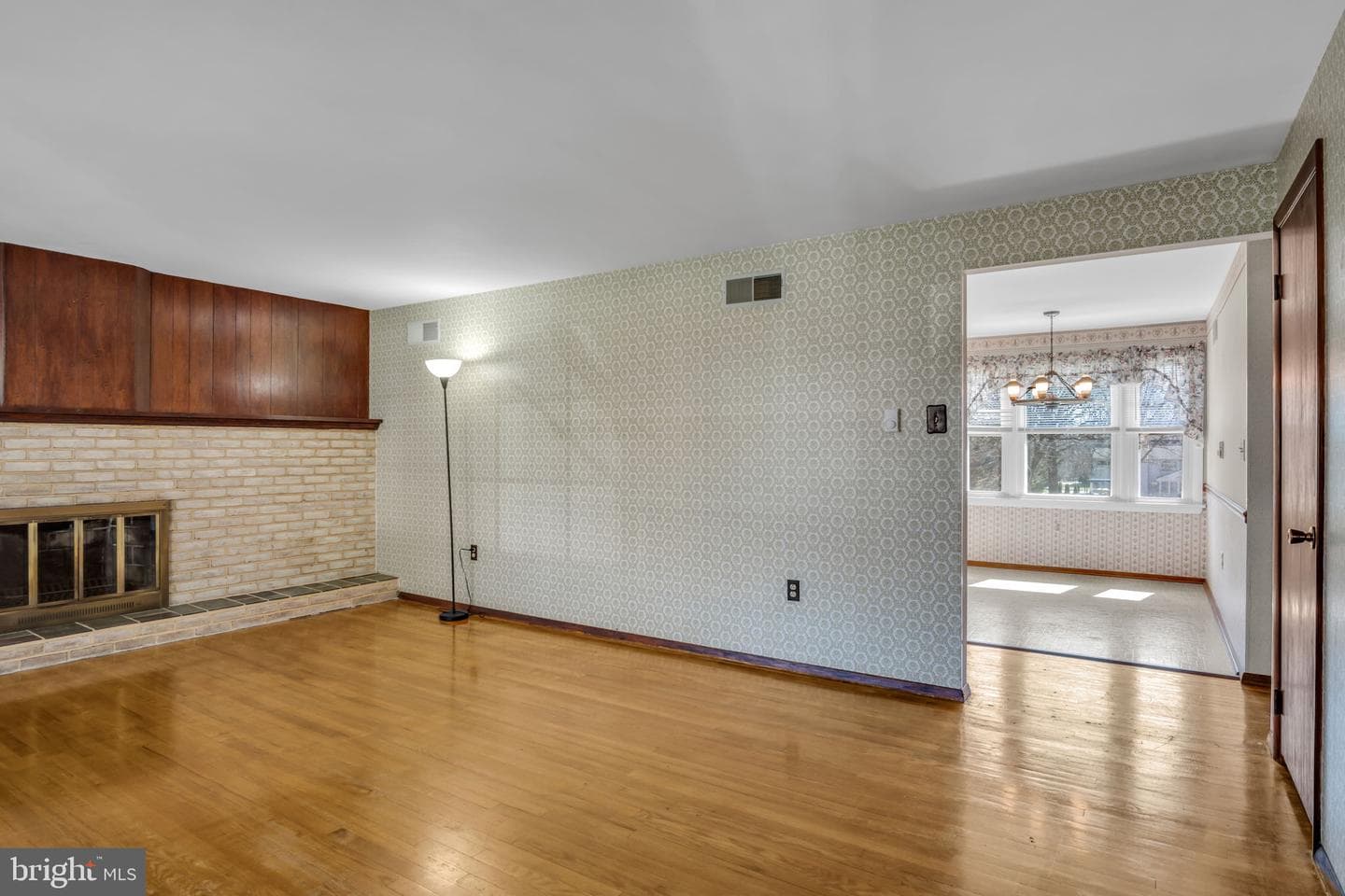 3915 Sullivan Street photo 3