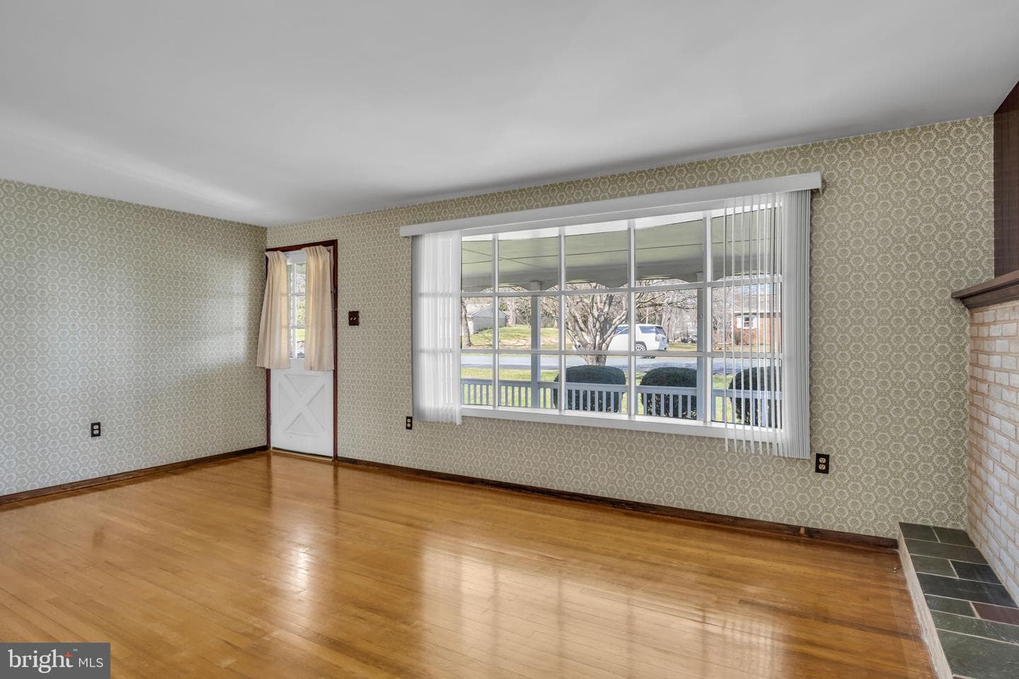 3915 Sullivan Street photo 4