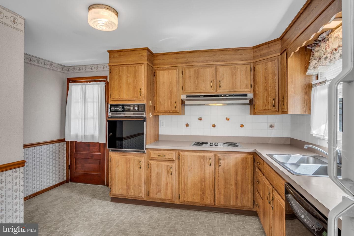3915 Sullivan Street photo 6