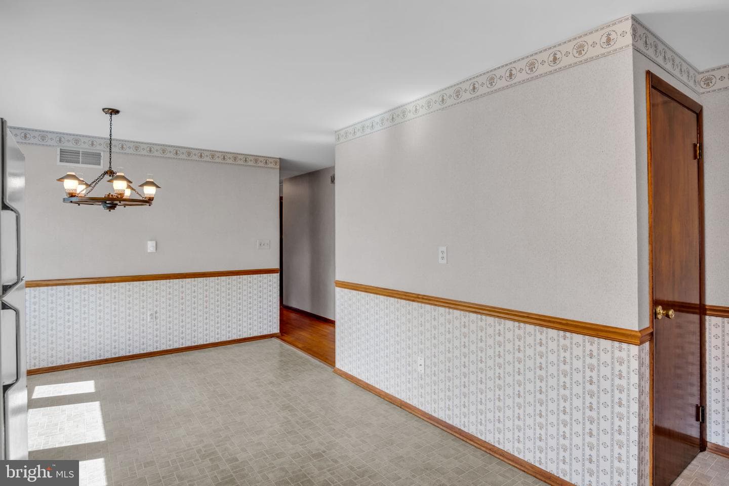 3915 Sullivan Street photo 9