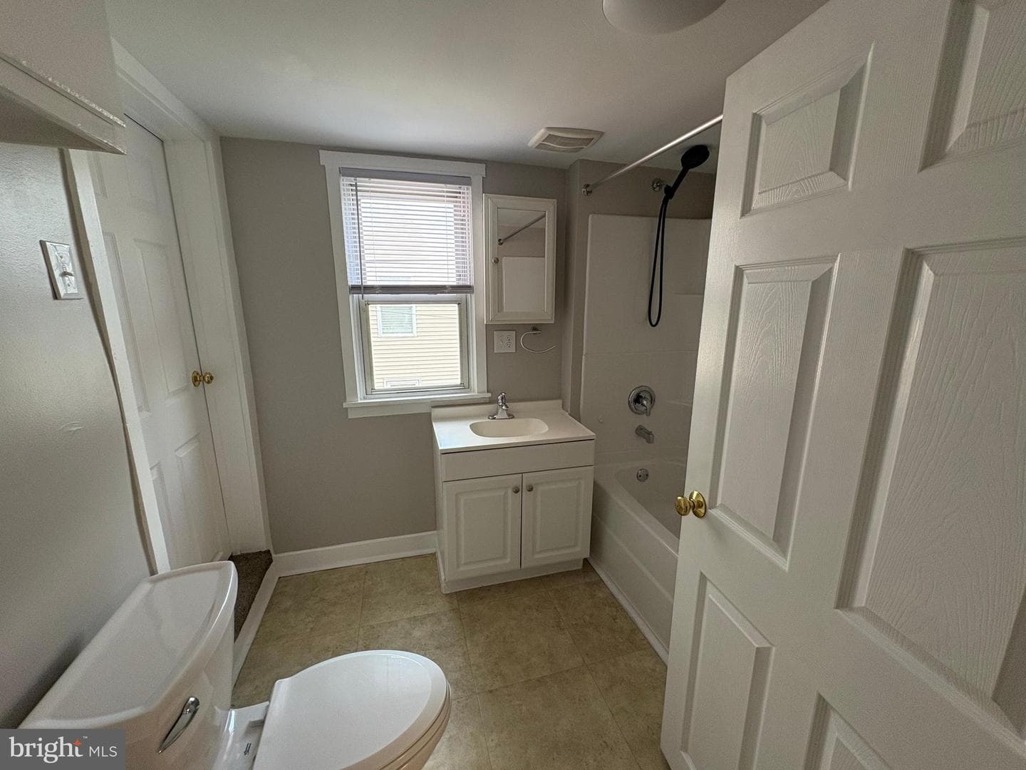 225 W Locust Street photo 20