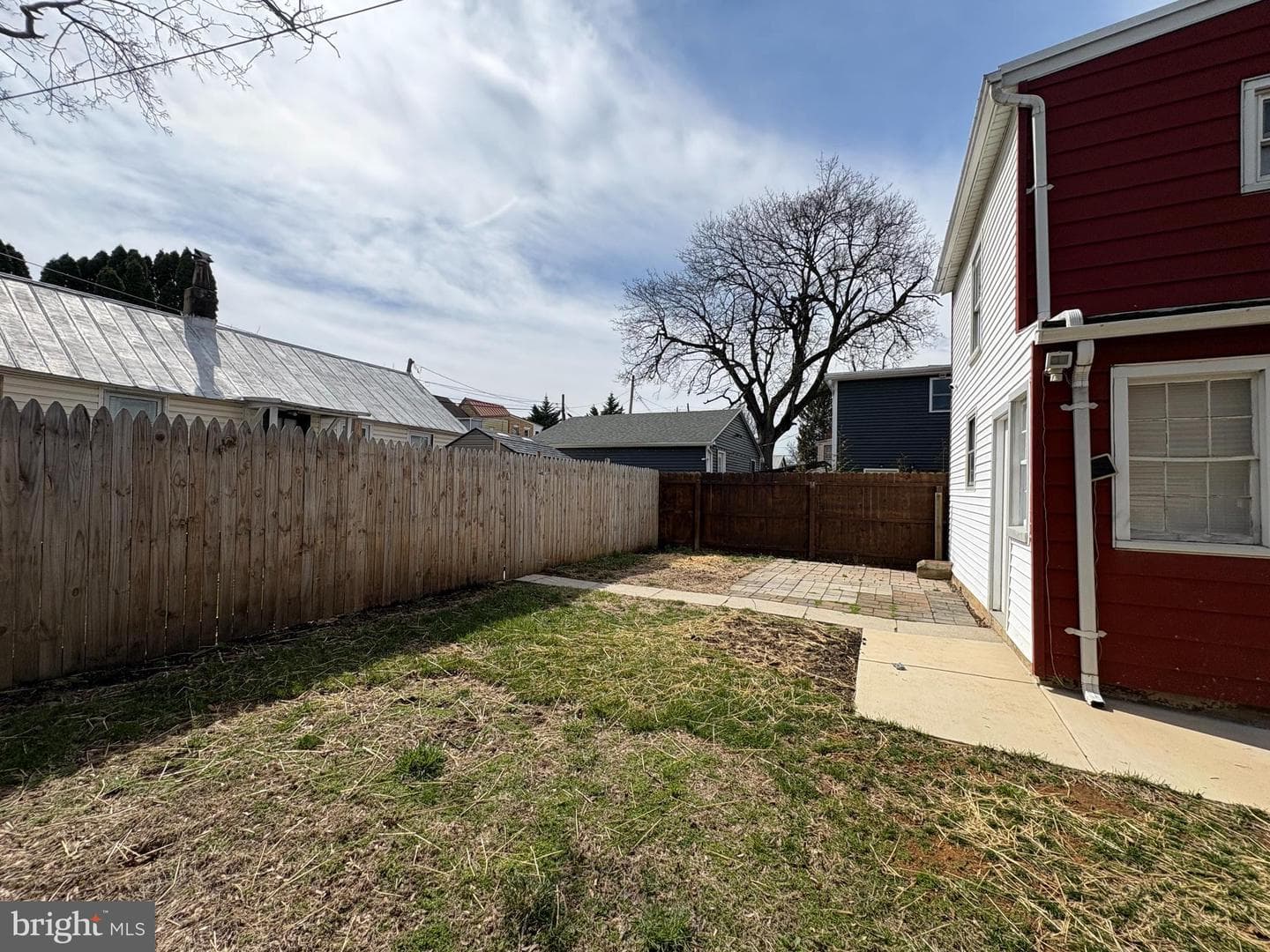225 W Locust Street photo 27