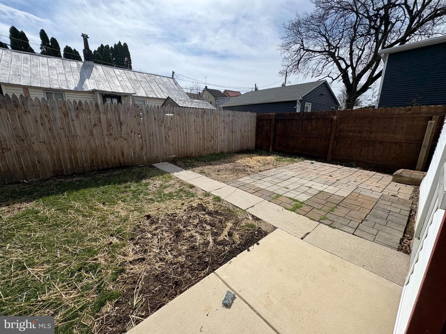 225 W Locust Street photo 29