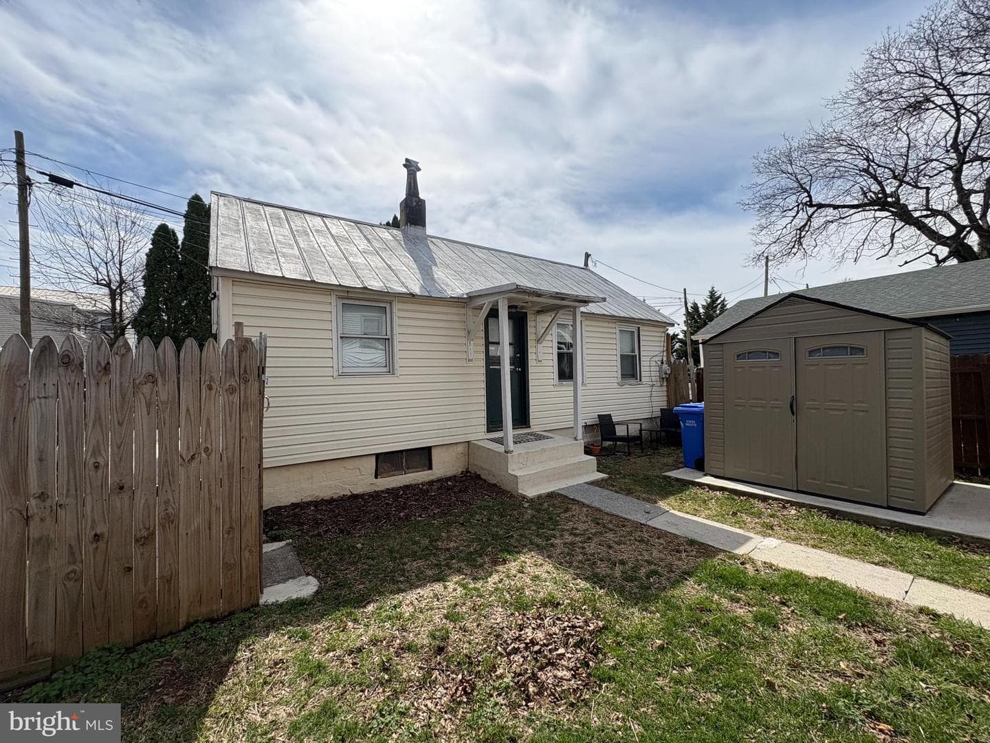 225 W Locust Street photo 34