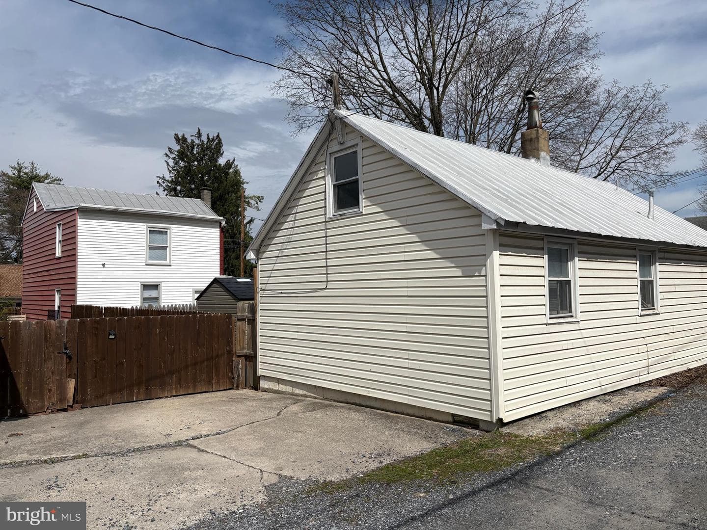 225 W Locust Street photo 35