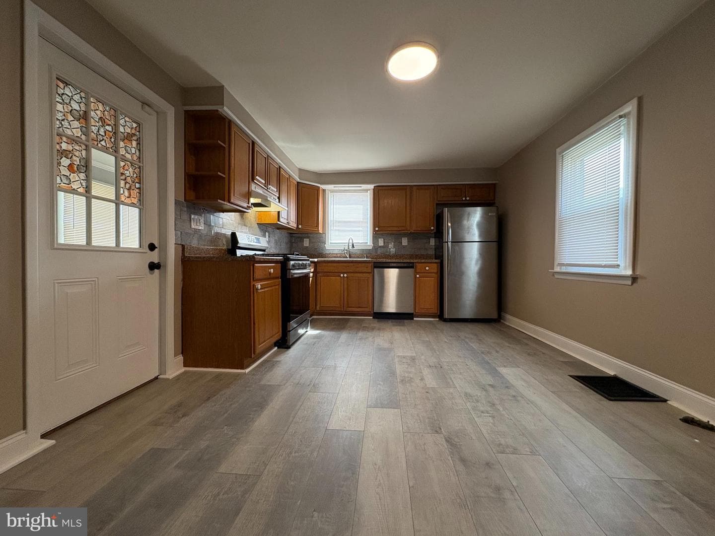 225 W Locust Street photo 4