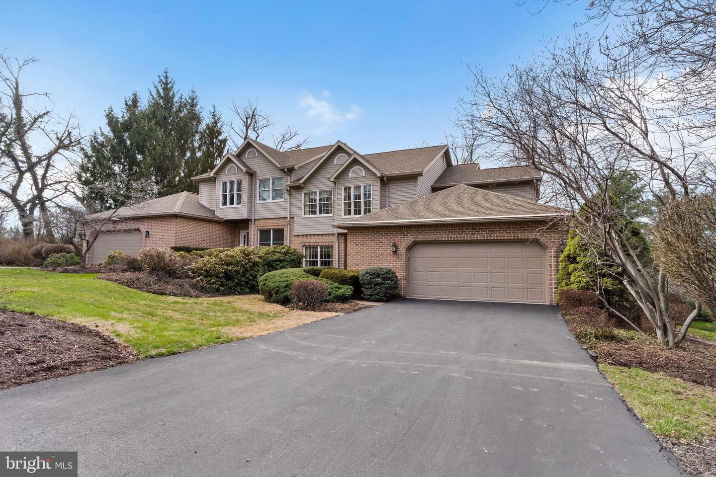 504 Bridgeview Drive photo 2