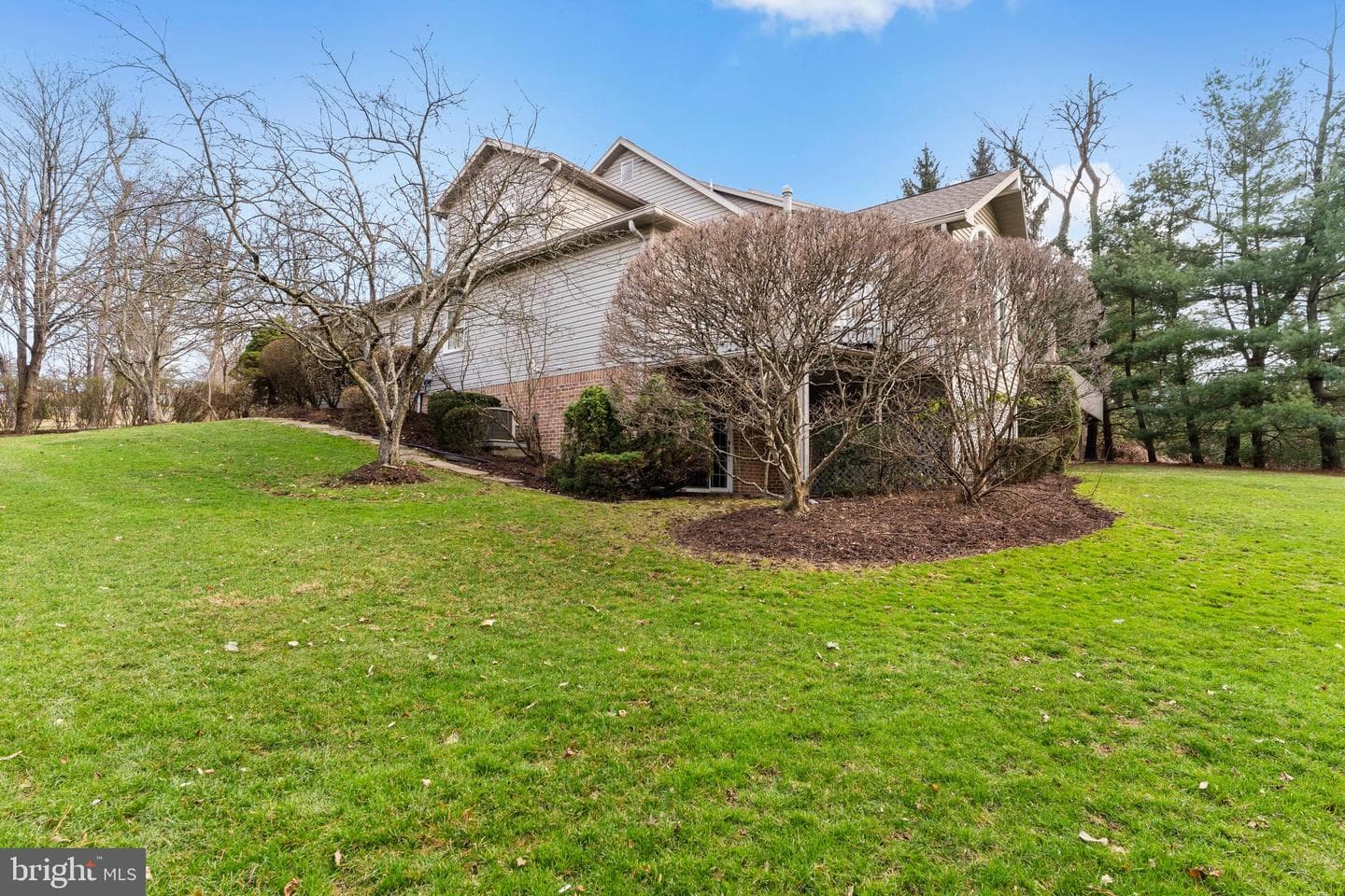 504 Bridgeview Drive photo 4