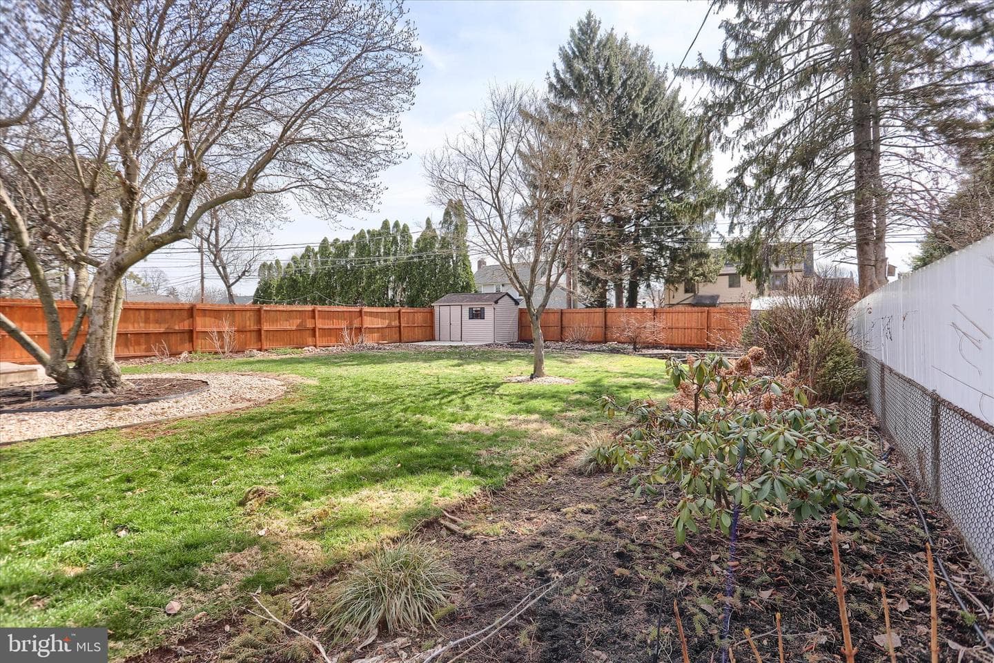 550 Walton Street photo 26