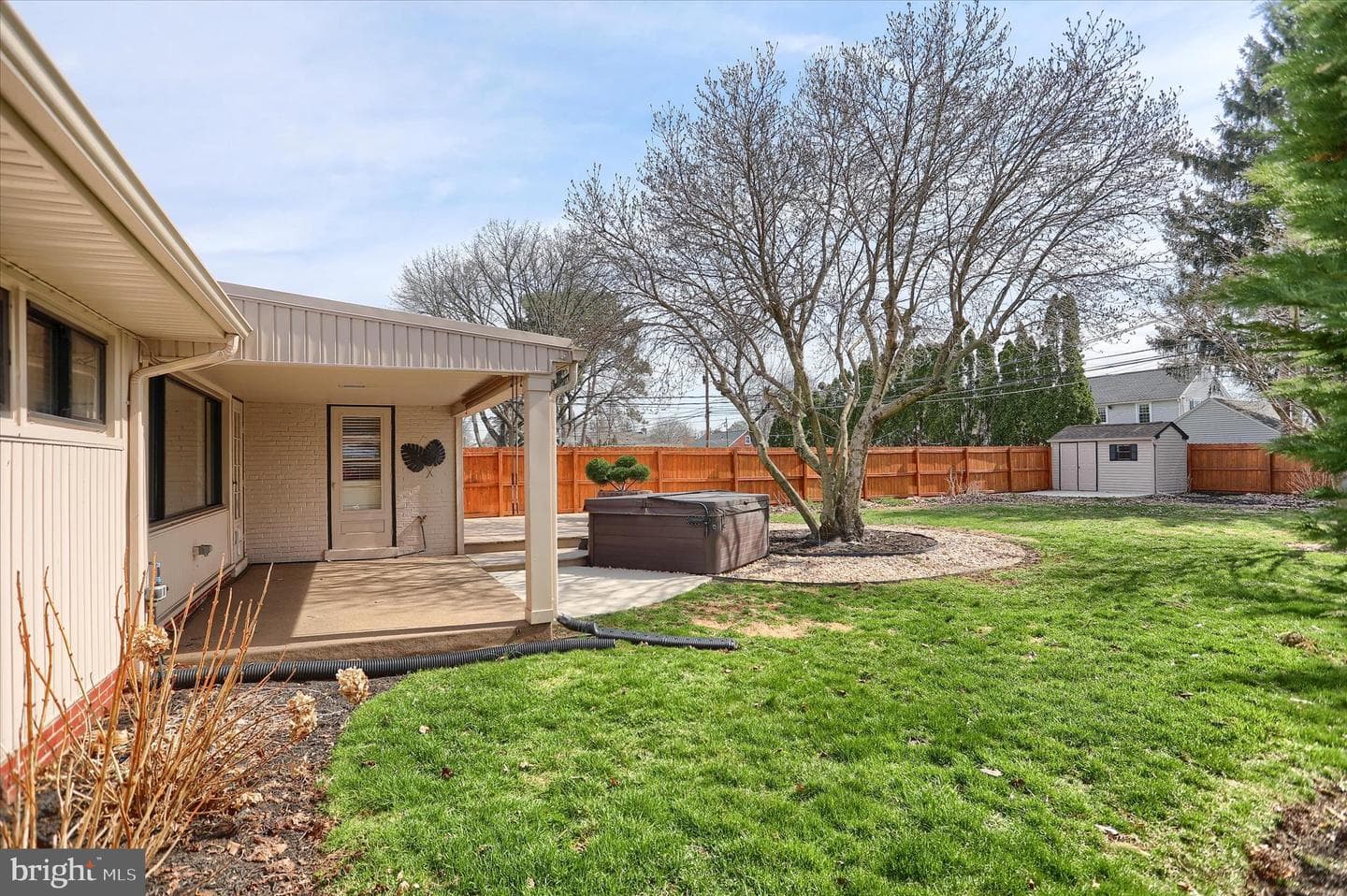 550 Walton Street photo 27
