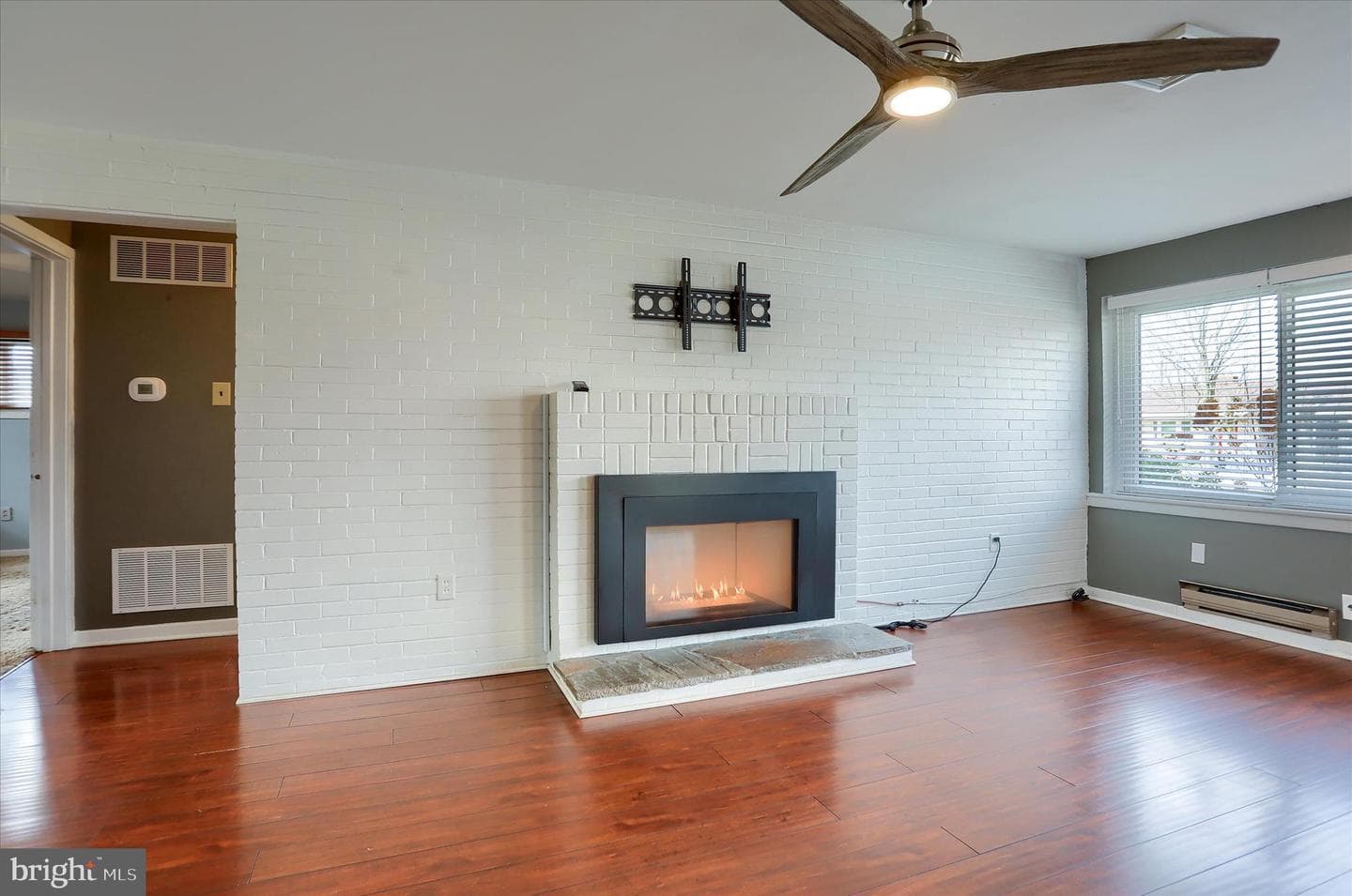 550 Walton Street photo 8