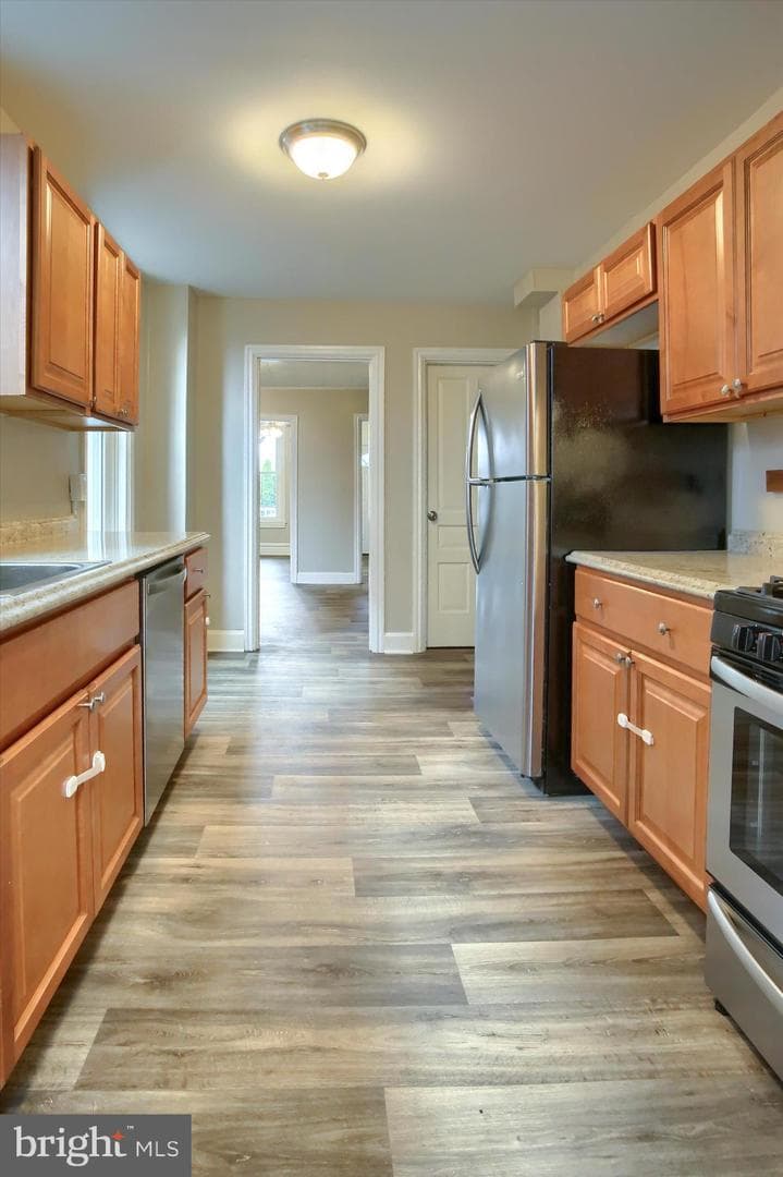 347 E Louther Street photo 12