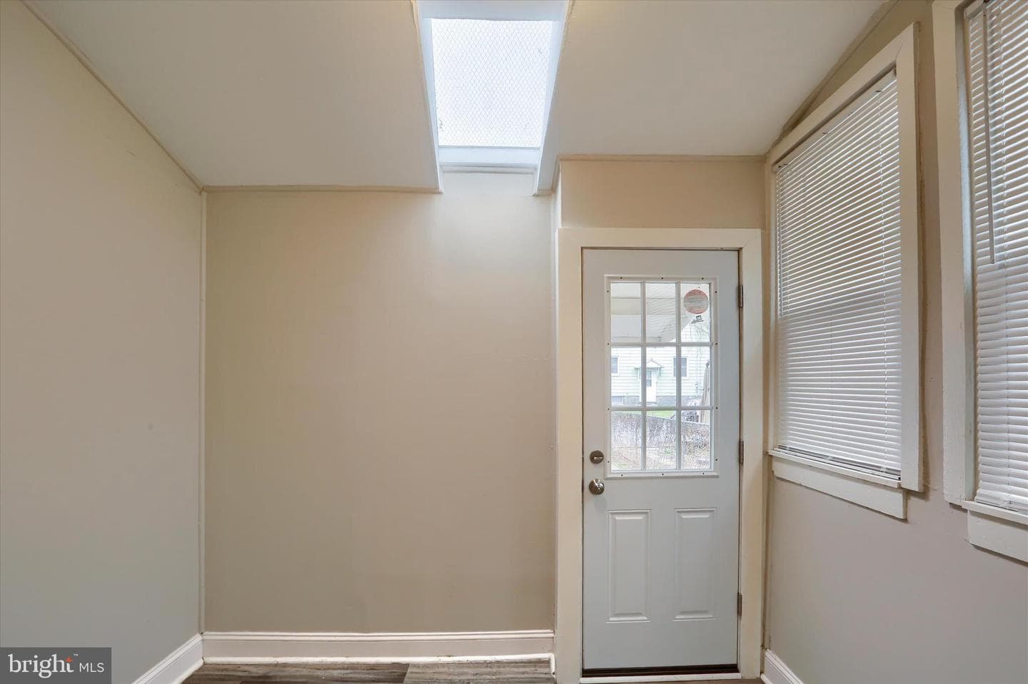347 E Louther Street photo 13