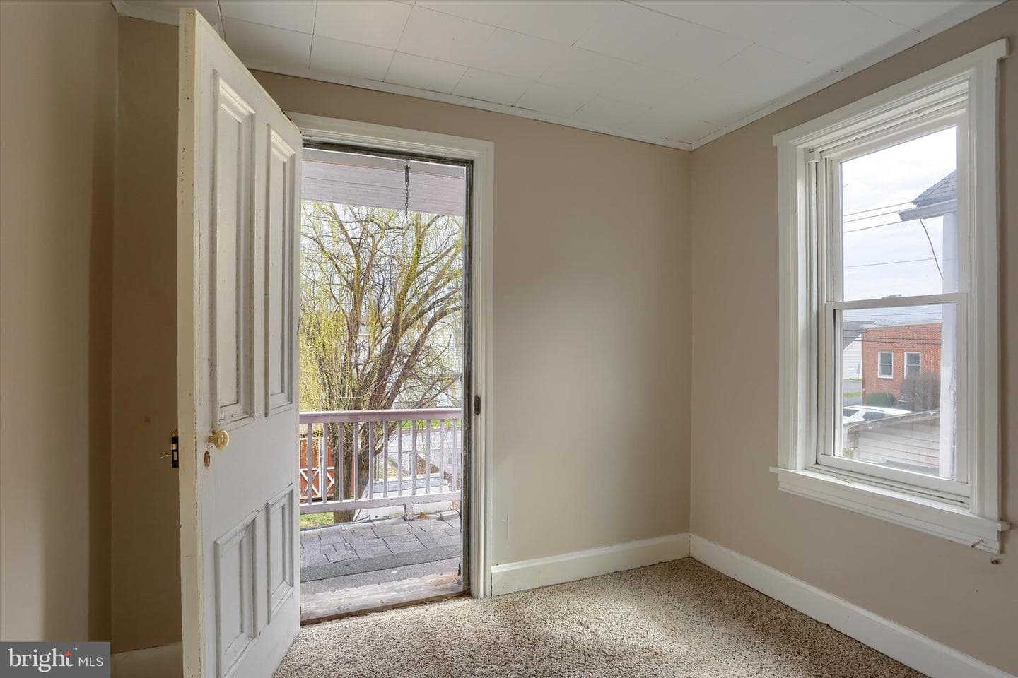 347 E Louther Street photo 21