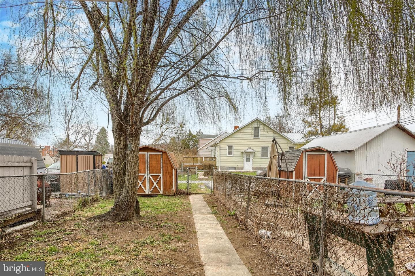 347 E Louther Street photo 28