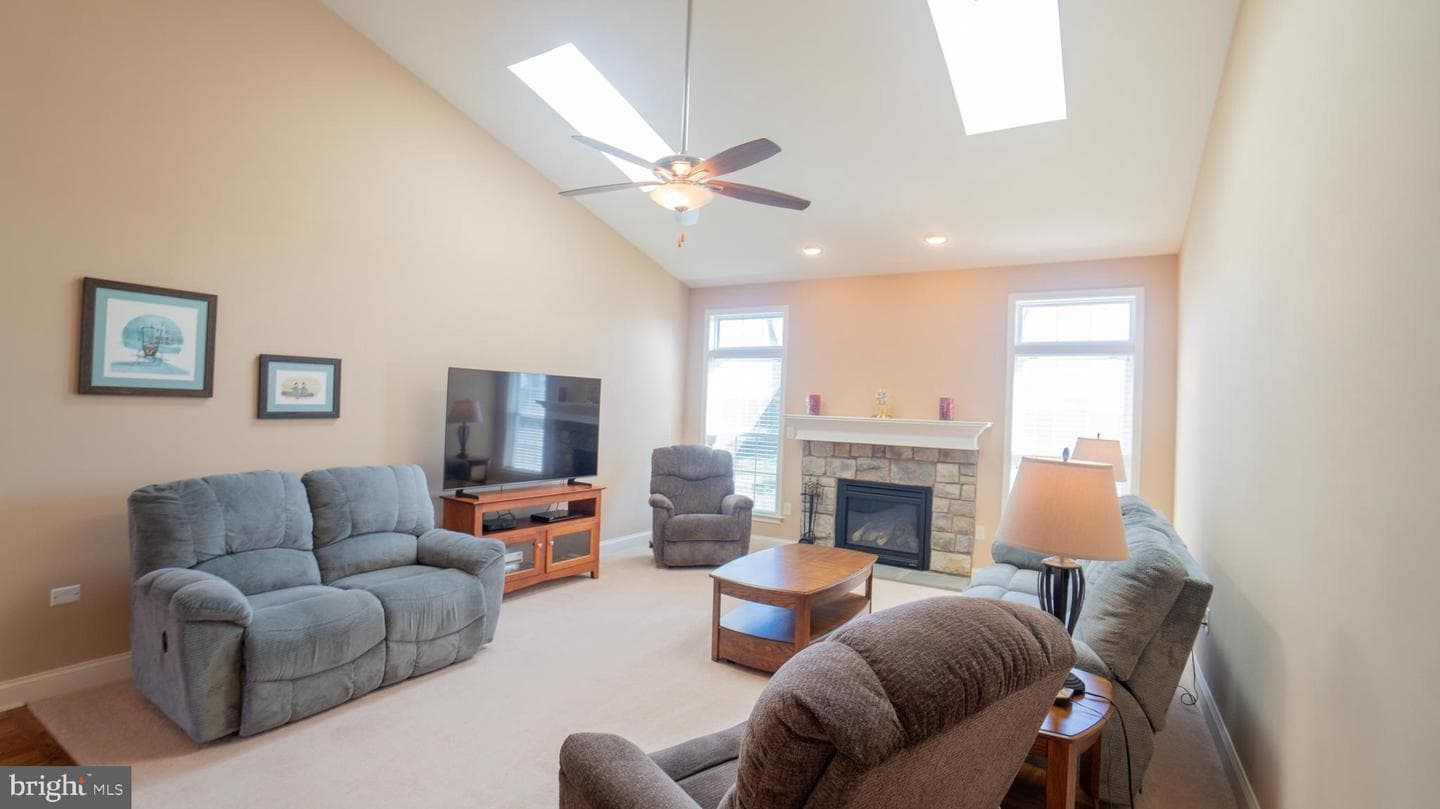6210 Rivendale Court photo 4