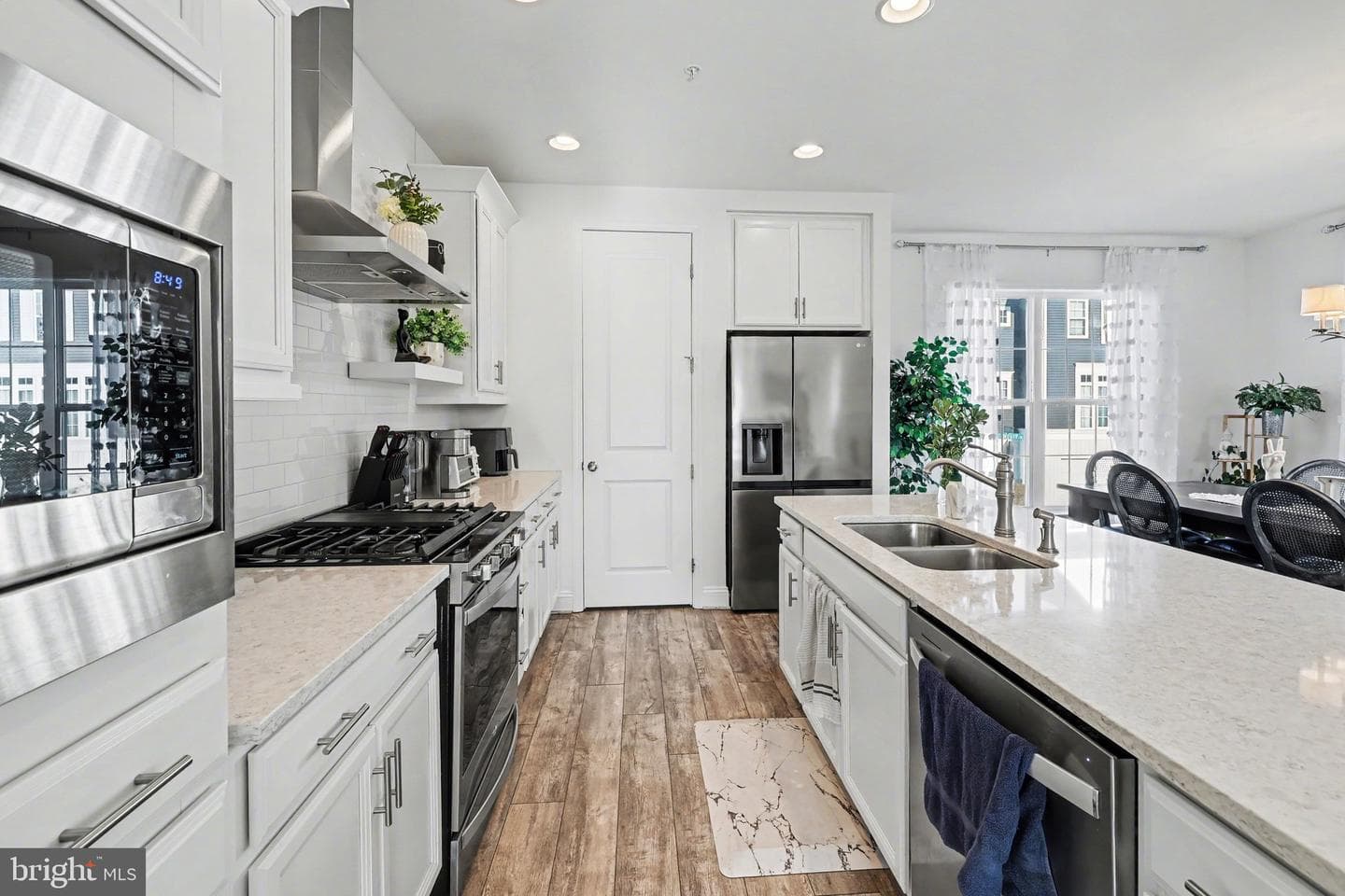 3111 Ben Street photo 2