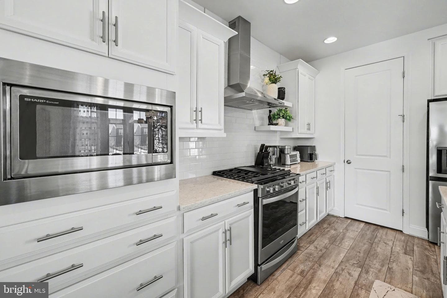 3111 Ben Street photo 3