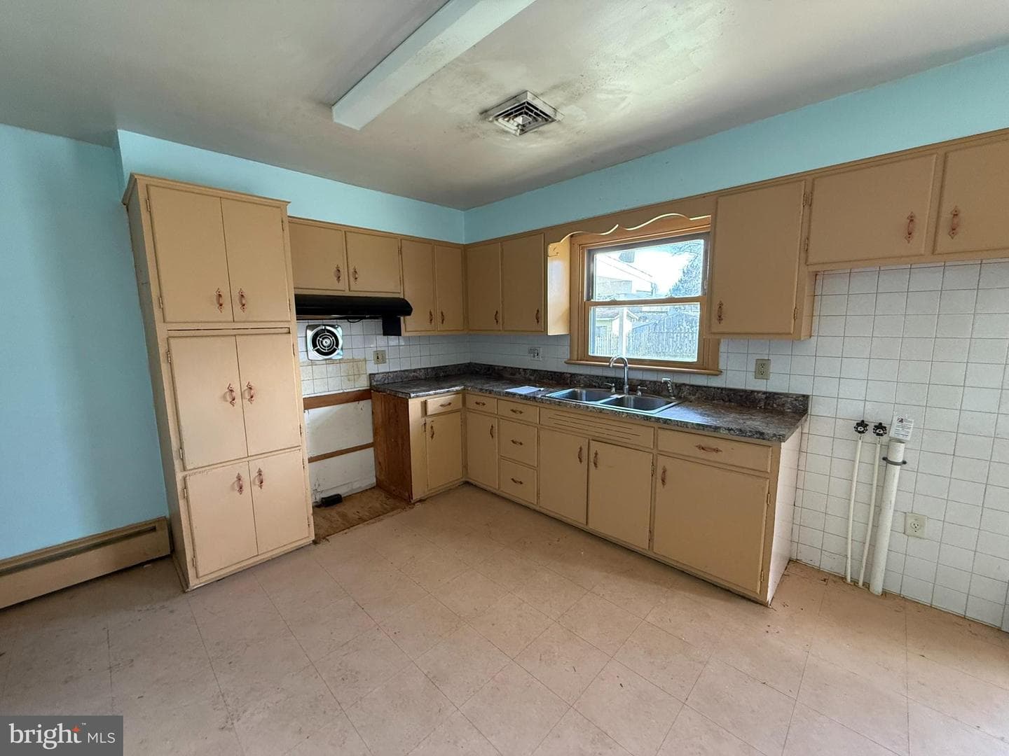 1006 Charles Street photo 5