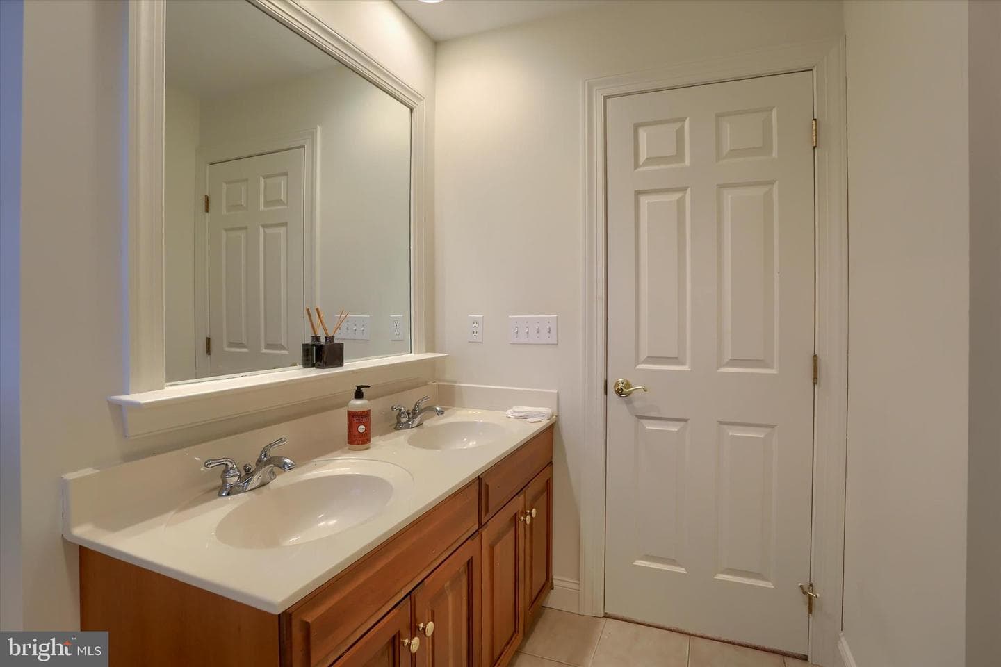 203 Friar Court photo 31