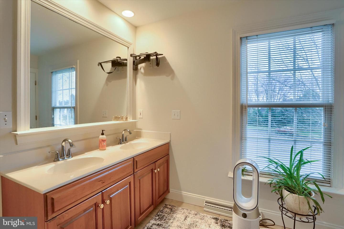 203 Friar Court photo 37
