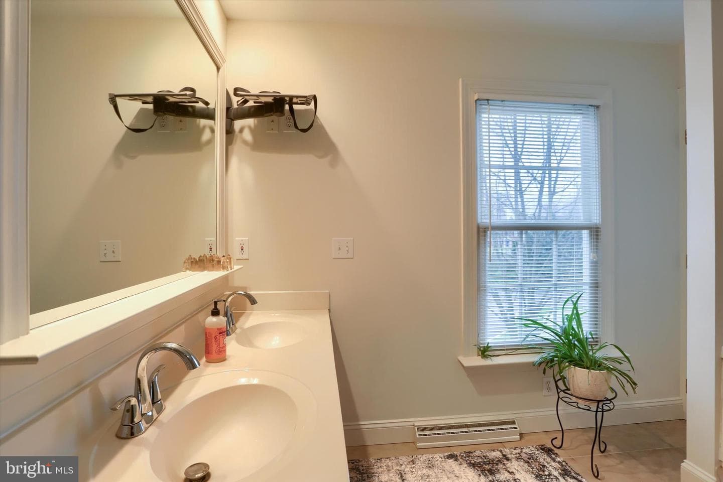 203 Friar Court photo 39
