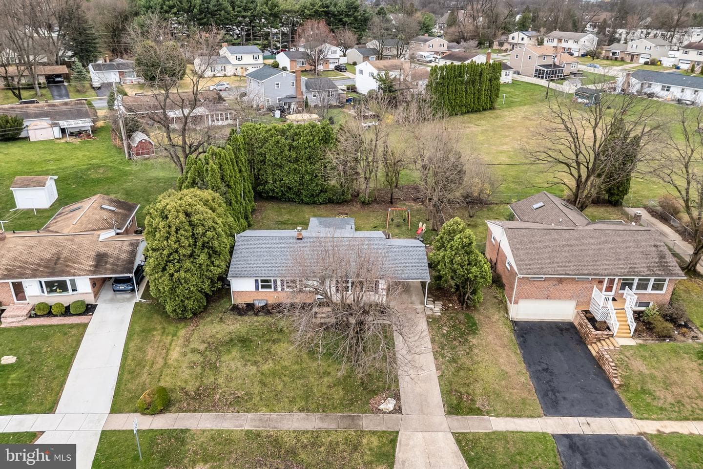 5224 Oxford Drive photo 3