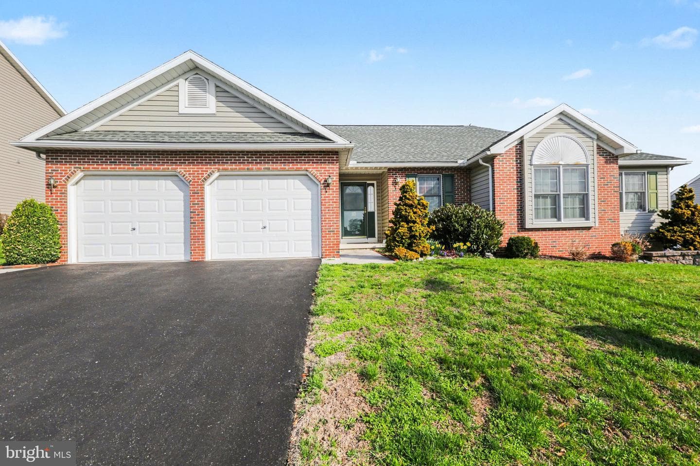 33 Blue Spruce Drive photo 1
