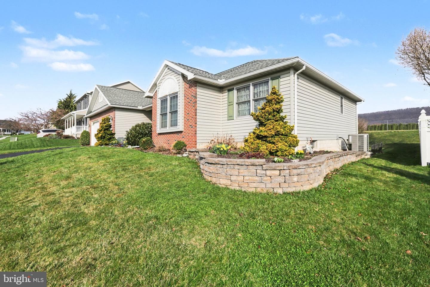 33 Blue Spruce Drive photo 2