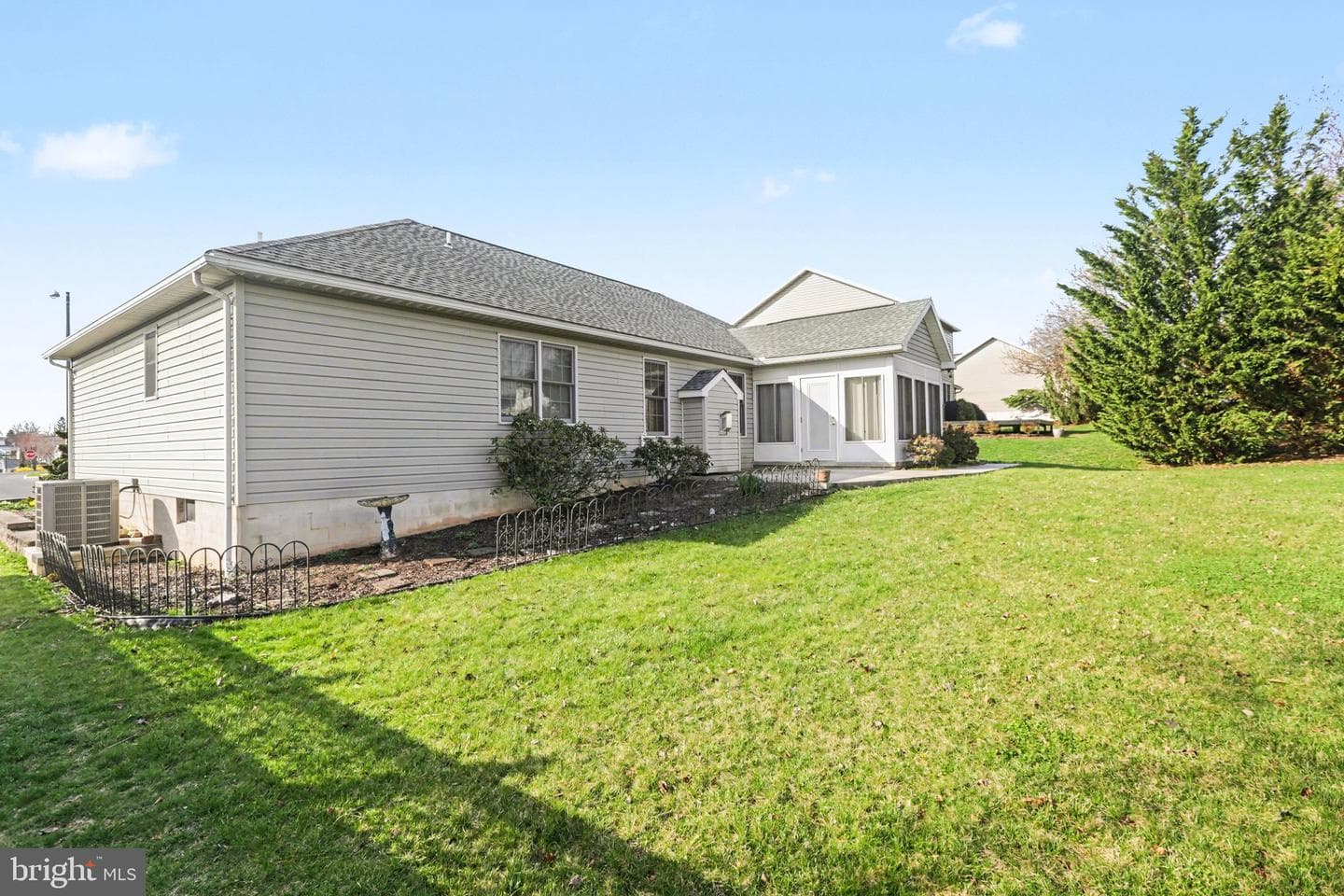 33 Blue Spruce Drive photo 8