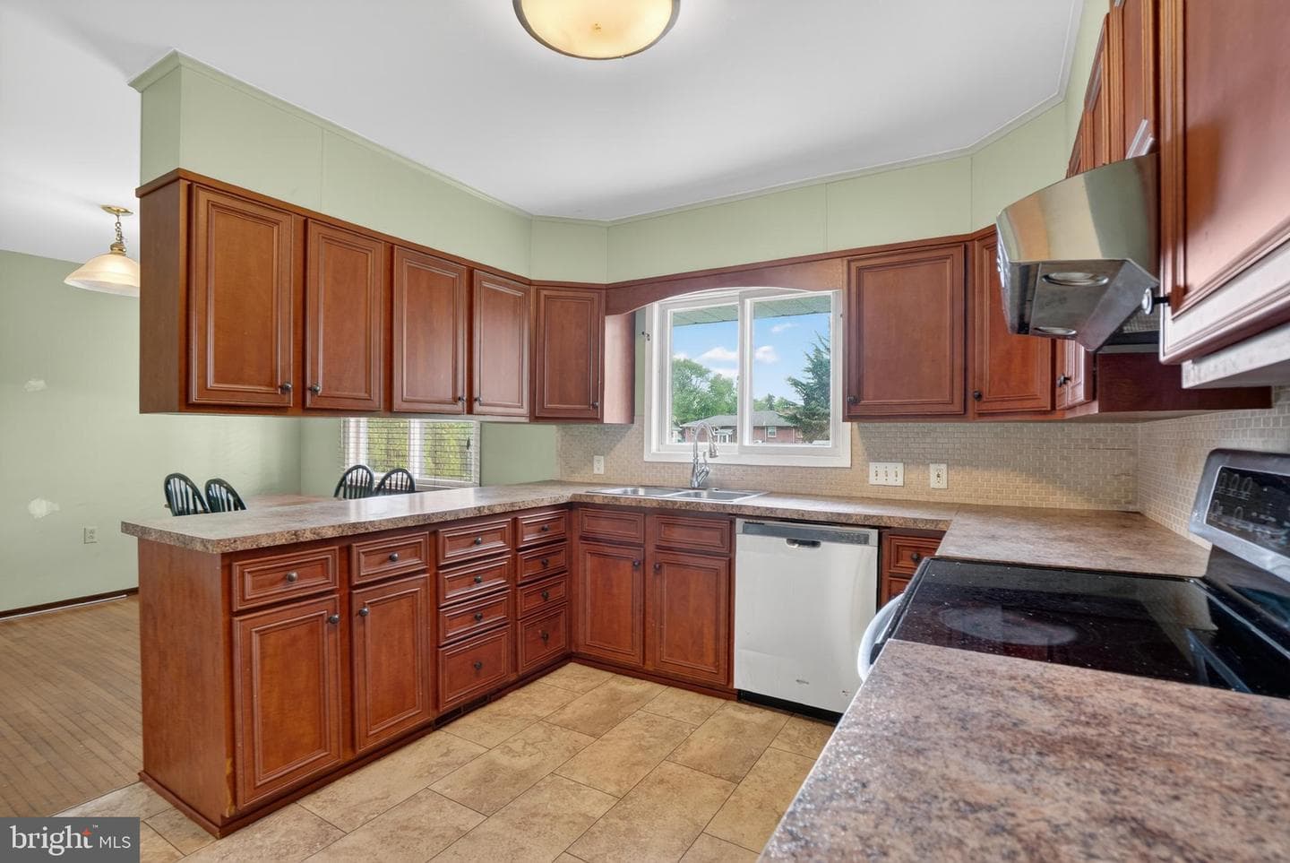 913 Gobin Street photo 19