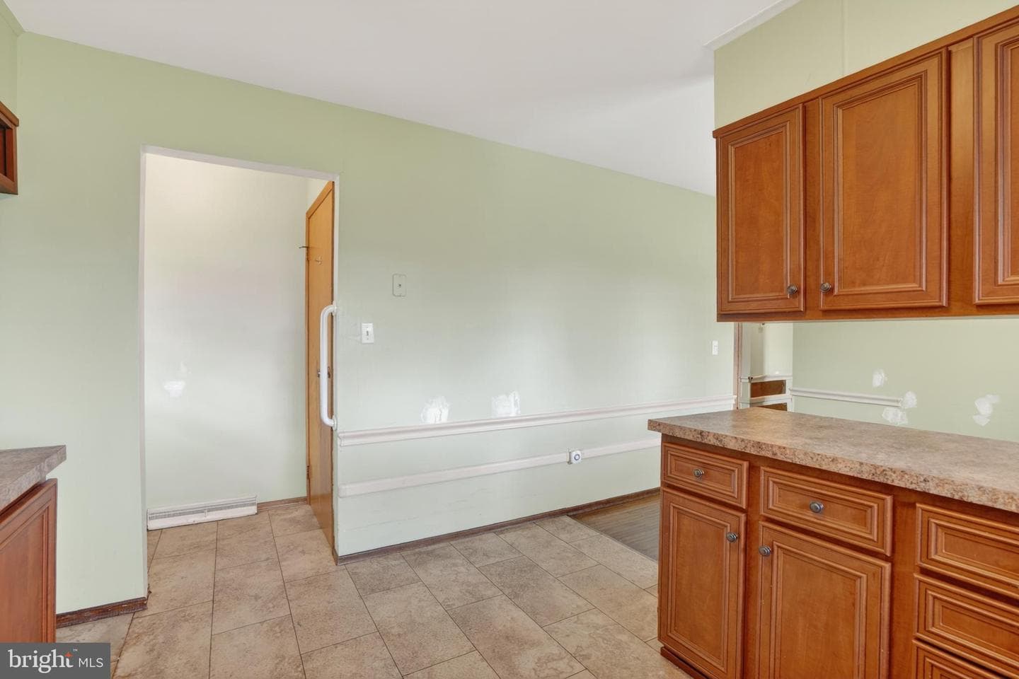 913 Gobin Street photo 22