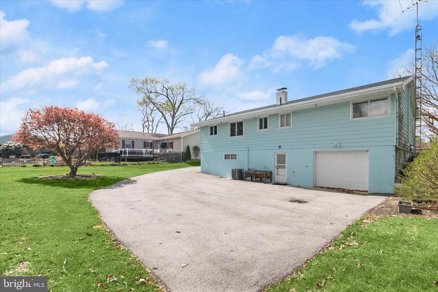 913 Gobin Street photo 45