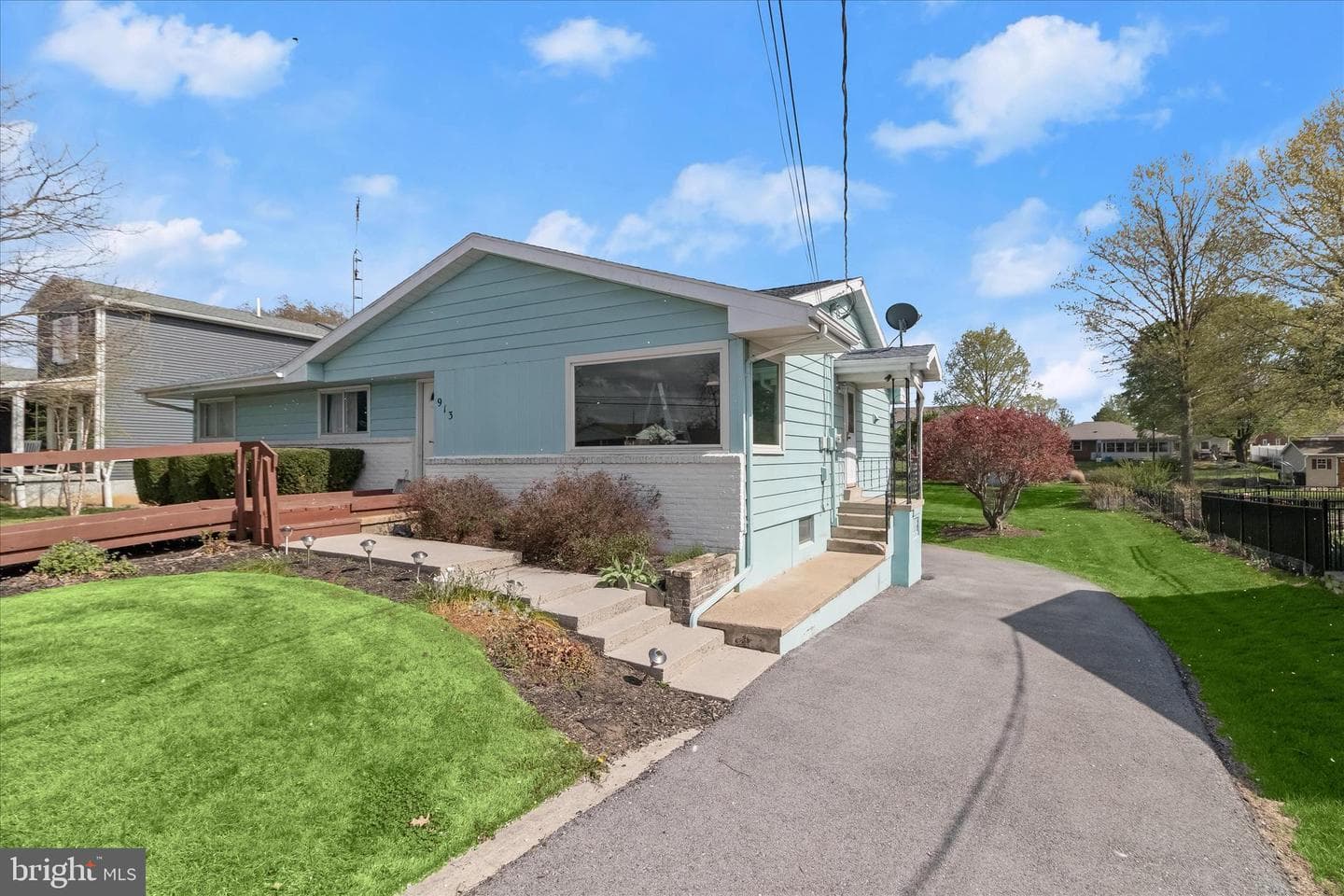 913 Gobin Street photo 6