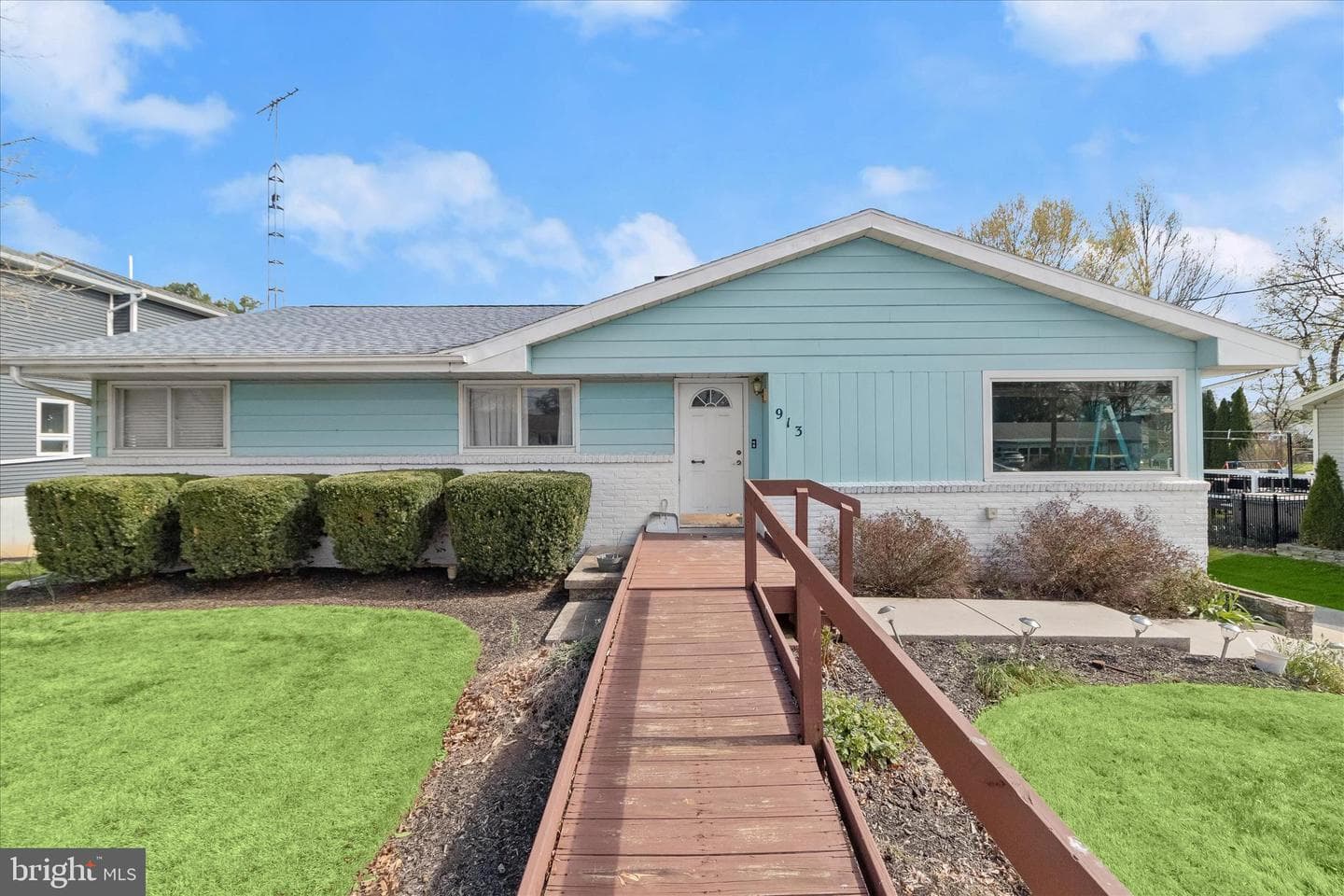 913 Gobin Street photo 7
