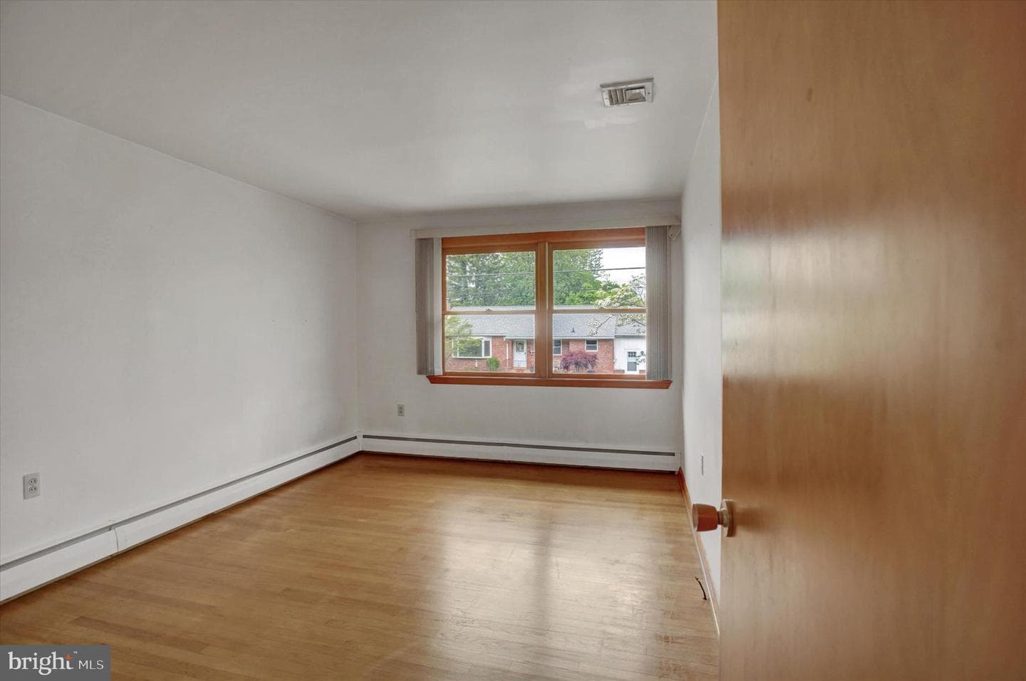 212 E Walnut Street photo 13