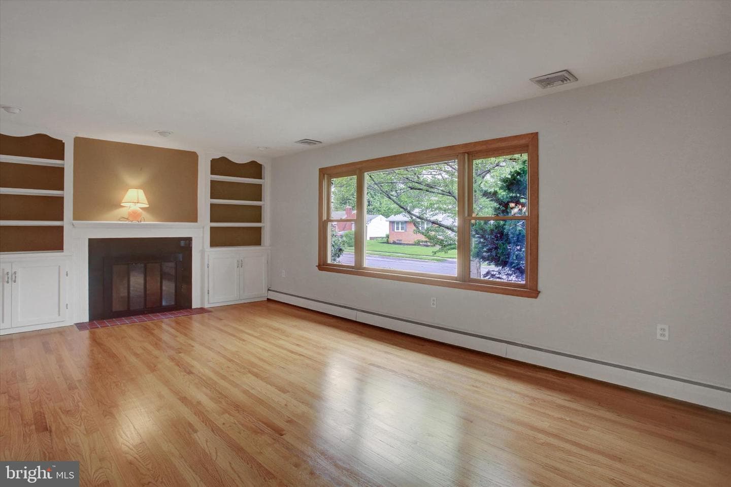 212 E Walnut Street photo 5
