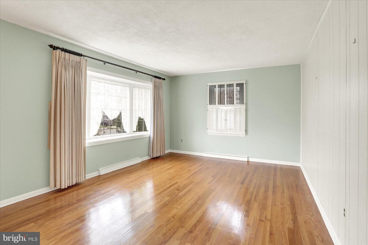 323 Evergreen Street photo 3