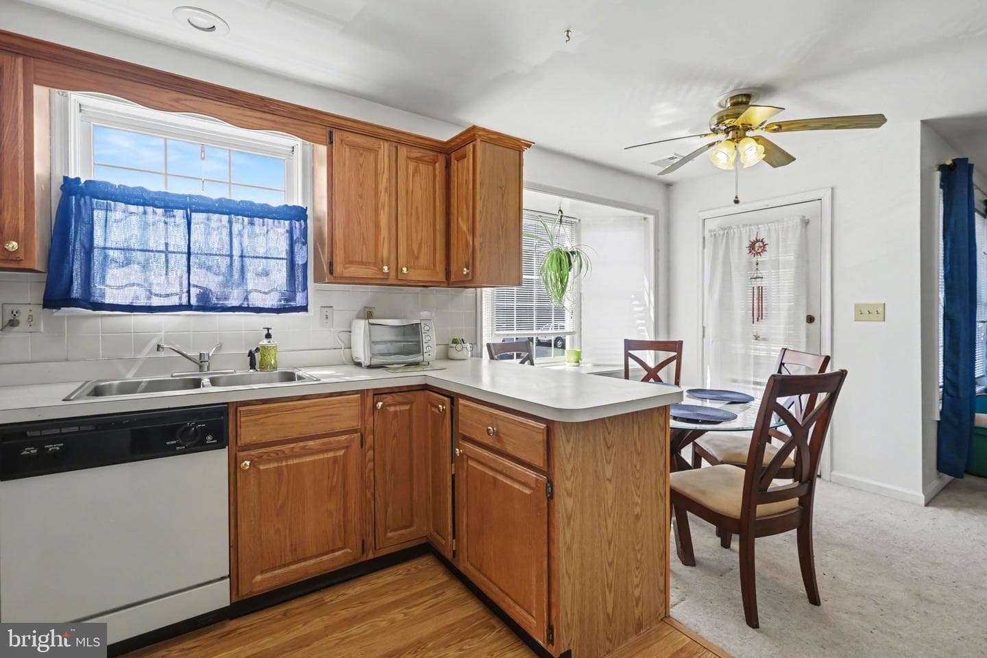 126 W Portland Street photo 7
