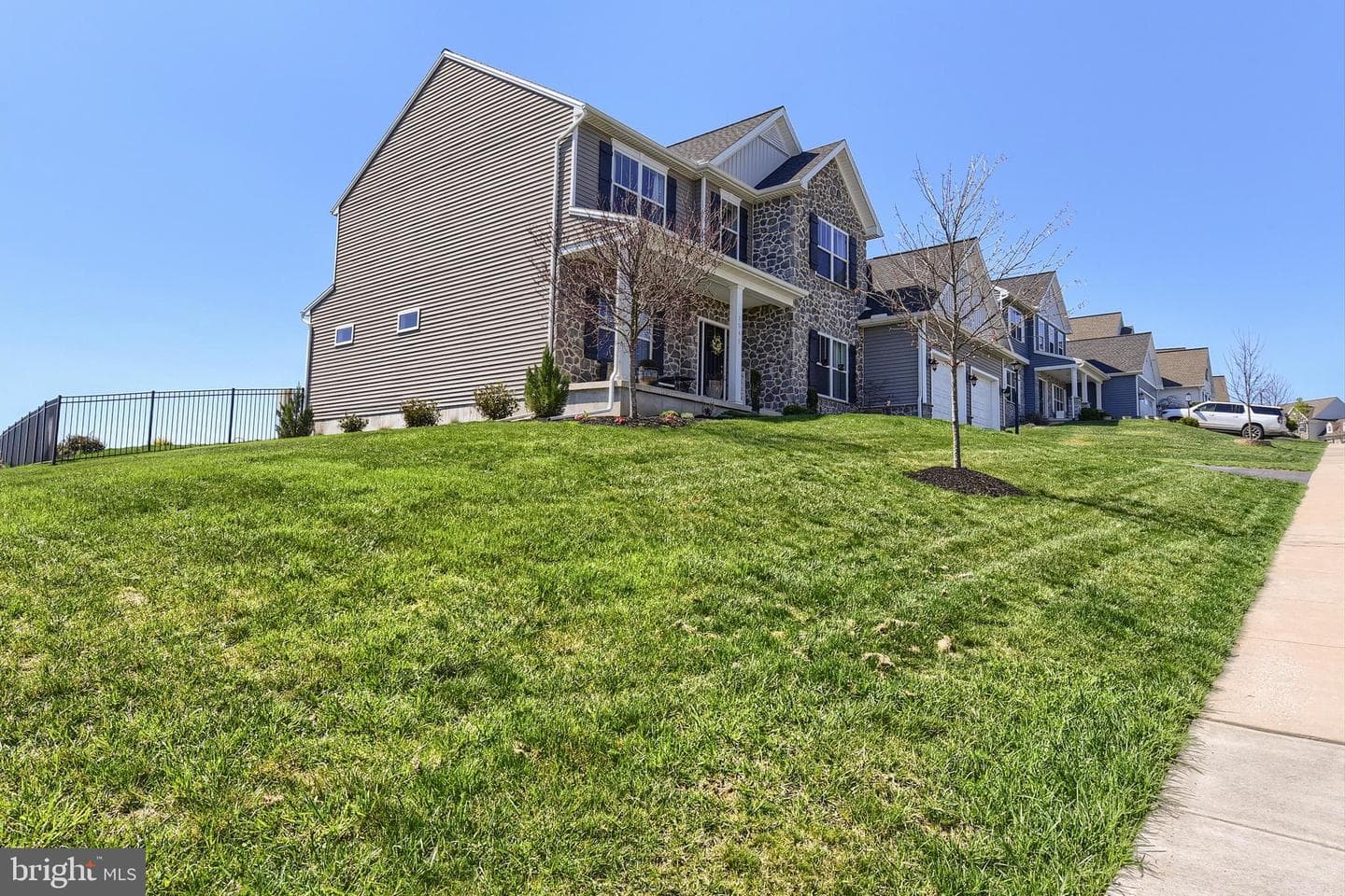 1541 Zestar Drive photo 3