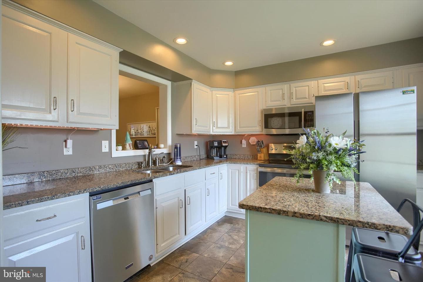 4068 Darius Drive photo 2