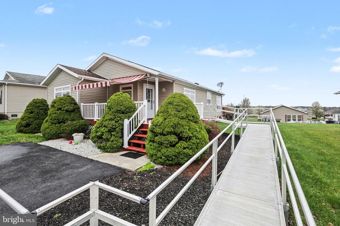121 Oriole Drive photo 5