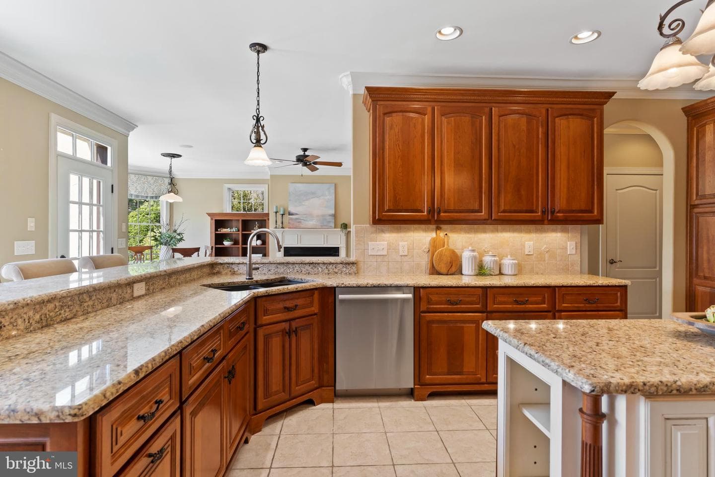 2301 Claridge Court photo 8