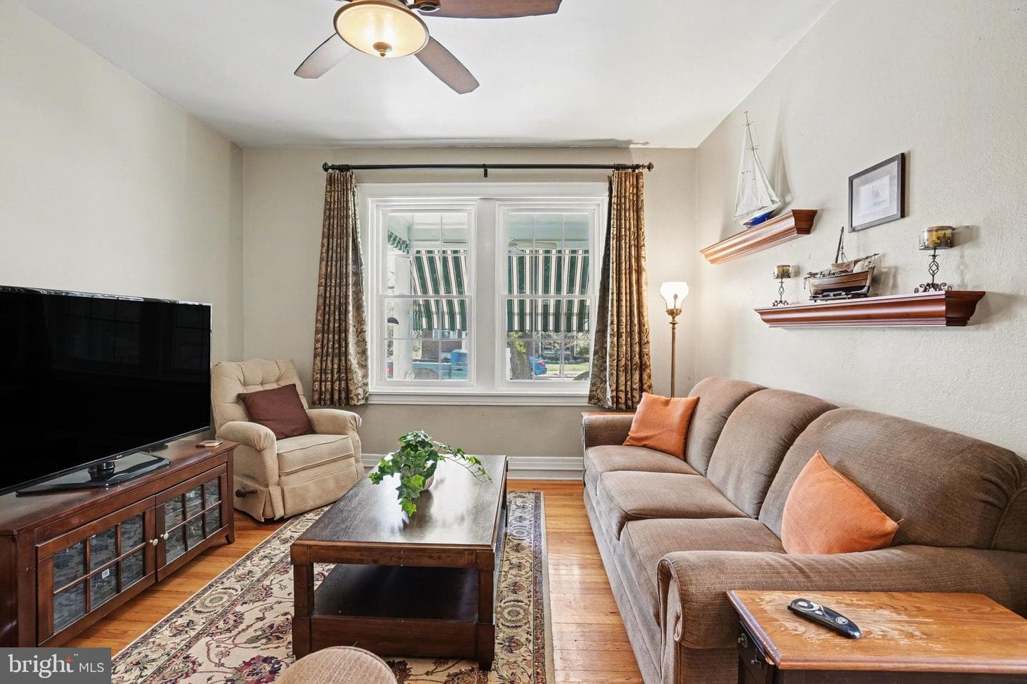 429 W South Street photo 2