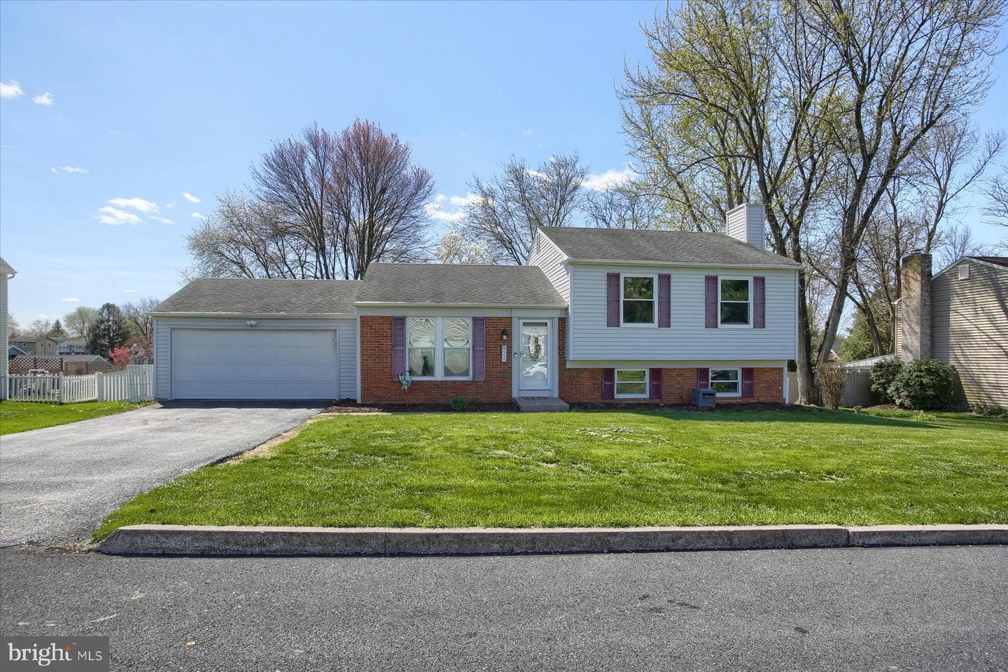 915 Derbyshire Avenue photo 3