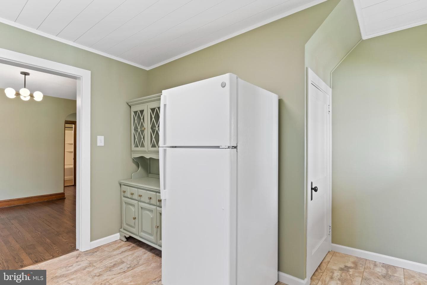 251 E Pomfret Street photo 13