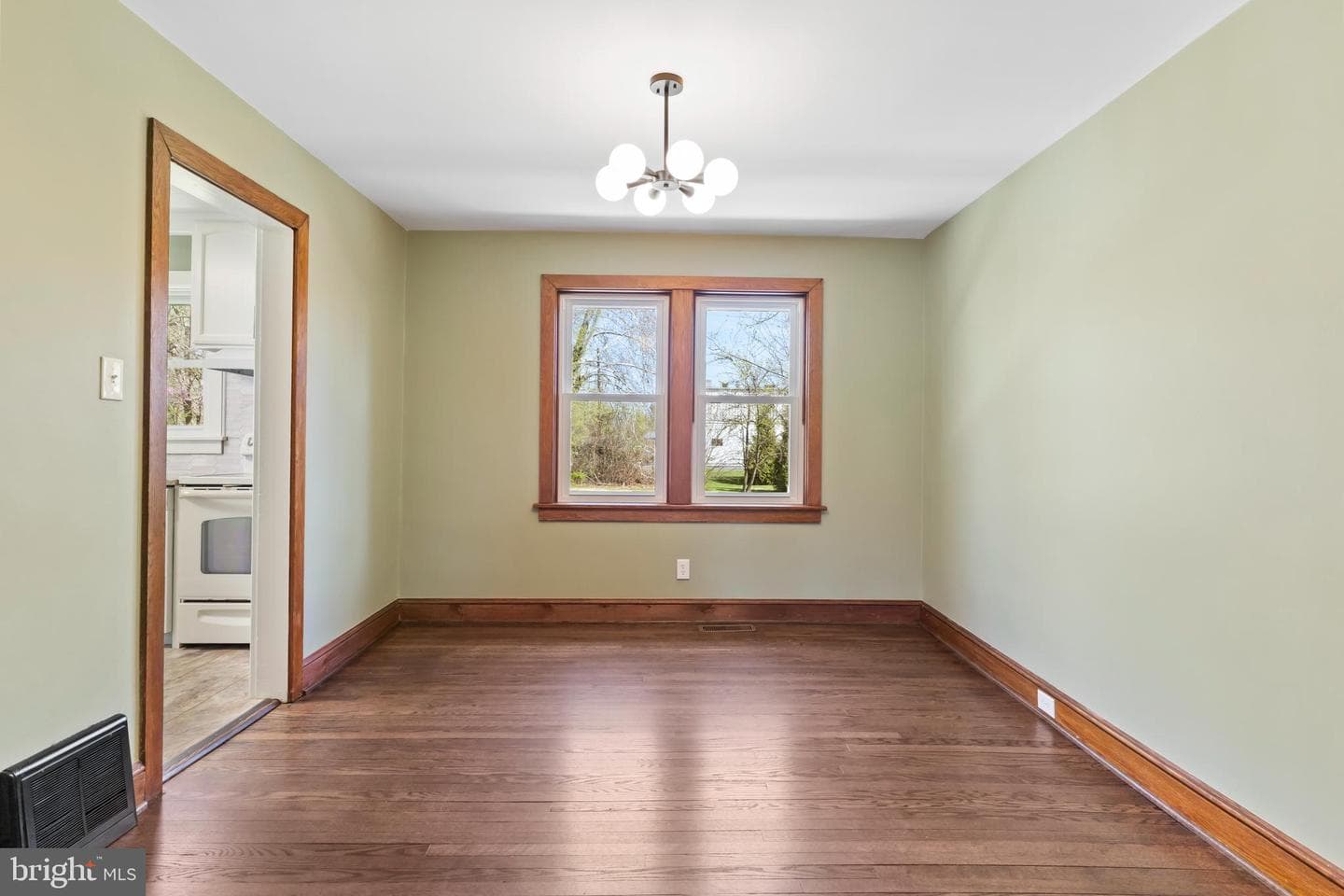 251 E Pomfret Street photo 14