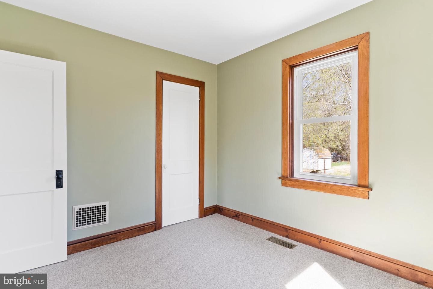251 E Pomfret Street photo 18