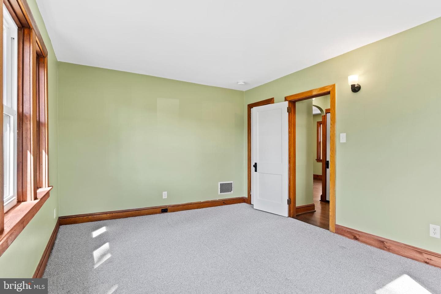 251 E Pomfret Street photo 20