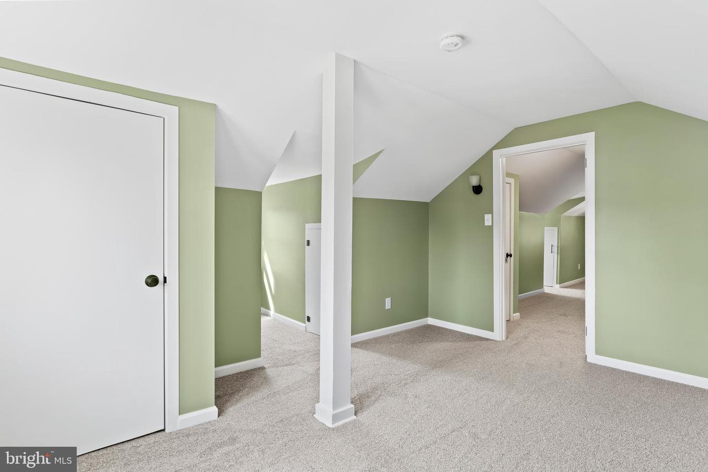 251 E Pomfret Street photo 24